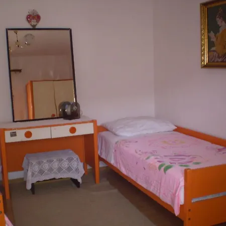 Nikola Apartman