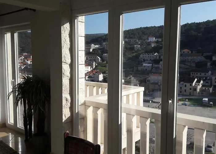 Nikola דירה